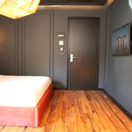 La Boutique 4* Tirana